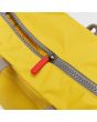 Mochila impermeable Roka Camden Custard color mostaza cremallera superior