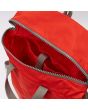 Mochila Pequeña impermeable Roka London Camden Neon Red interior