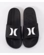 Chanclas Hurley Magu Slide negras y blancas para hombre con logotipo Hurley blanco sobre pala negra