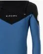 Hombre con traje de neopreno con cremalllera en el pecho Rip Curl Dawn Patrol 5/3mm Steamer azul y negro pecho