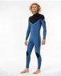 Hombre con traje de neopreno con cremalllera en el pecho Rip Curl Dawn Patrol 5/3mm Steamer azul y negro lateral 