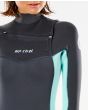Mujer con traje de neopreno con cremallera en el pecho Rip Curl dawn Patrol 5/3mm gris Chest Zip