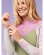 Mujer con Traje de neopreno Roxy 4/3mm Rise Back Zip color Palmed Out Light Grey mangas