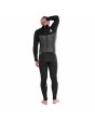 Hombre con Traje de Neopreno Volcom Modulator 4/3mm con cremallera en la espalda negro cierre