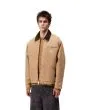Hombre con chaqueta workwear Carhartt WIP OG Detroit Jacket Marrón Stone Canvas