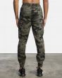 Hombre con pantalón de chándal RVCA VA Sport Spectrum Cuffed camuflaje posterior
