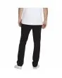 Hombre con pantalón chino Volcom Frickin Slim negro posterior