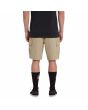 Hombre con Pantalón Corto Volcom March Cargo 20" Khaki posterior