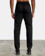 Hombre con pantalón Deportivo Rvca VA Sport Spectrum III negro espalda