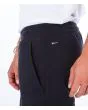 Hombre con Pantalones Jogger Hurley Outsider Icon II negros bolsillo lateral 