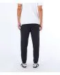 Hombre con Pantalones Jogger Hurley Outsider Icon II negros posterior