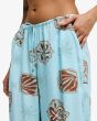 Mujer con pantalón Playero Billabong Beach Bound Azul Clearwater cintura y bolsillo