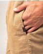 Hombre con pantalón elástico Rip Curl Epic Beach marrón bolsillo lateral 