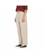 Mujer con pantalón chino Volcom Histone Taupe lateral