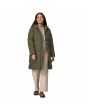 Mujer con Parka técnica Premium Patagonia Jackson Glacier Verde abierta