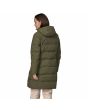 Mujer con Parka técnica Premium Patagonia Jackson Glacier Verde posterior