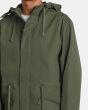 Hombre con Parka resistente al agua RVCA Fishtail Raincoat Jacket Verde cinchas de ajuste