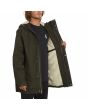 Hombre con parka Volcom Volster II Jacket negra interior sherpa