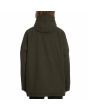 Hombre con parka Volcom Volster II Jacket negra posterior