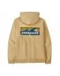 Sudadera con capucha Patagonia Boardshort Logo Uprisal Hoody unisex en color amarillo Beeswax Tan, vista trasera con gráfico surf y logo
