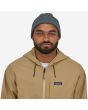 Hombre con Gorro Patagonia Fisherman's Rolled Beanie gris Unisex