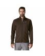 Hombre con chaqueta de forro polar Patagonia Better Sweater Jacket marrón
