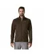 Hombre con chaqueta de forro polar Patagonia Better Sweater Jacket marrón