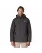 Hombre con parka Patagonia Men's Isthmus color negro tinta
