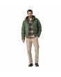 Hombre con plumífero Patagonia Jackson Glacier Jacket Verde Pino regular fit