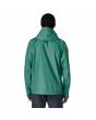 Hombre con chubasquero plegable Patagonia Torrentshell 3L Rain Jacket Gem Green posterior