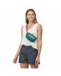 Mujer con Riñonera Patagonia Ultralight Black Hole Mini Hip Pack 1L Patchwork Subtidal Blue Unisex bandolera