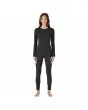Mujer con Camiseta Patagonia Capilene Thermal Weight Negra slim fit