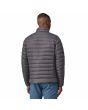 Hombre con cazadora acolchada y plegable Patagonia M's Down Sweater Gris posterior