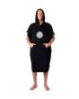 Hombre con poncho cambiador Rip Curl Icons Hooded Towel negro capucha