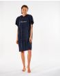 Mujer con poncho cambiador Rip Curl Script Hooded Towel negro