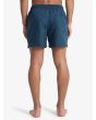 Hombre con Short de natación Quiksilver Everyday Deluxe Volley 15 azul marino oscuro posterior
