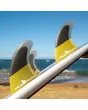 Quillas para tabla de surf FCS II Performer Performance Core Tri Fins Mango Medium Thruster Set Up