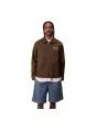 Hombre con Chaqueta Carhartt WIP Racer Module Jacket Marrón Liberica-Peanut cremallera cerrada