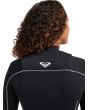 Mujer con Traje de surf Roxy 4/3 Elite Xtra Stretch con cremallera en el pecho color negro costuras GBS
