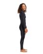 Mujer con Traje de surf Roxy 4/3 Elite Xtra Stretch con cremallera en el pecho color negro lateral