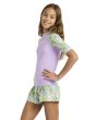 Niña con camiseta de protección solar UPF 50 Roxy Active Verde y Malva lateral 