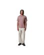 Hombre con Camiseta de manga corta con bolsillo Carhartt WIP Pocket Rosa Daphne ajuster regular