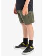 Niño con Short cargo Quiksilver Taxer Verde Militar lateral