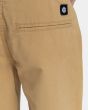 Niño con bermudas tipo chino Element Howland Classic caqui parche logo