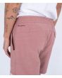 Hombre con Pantalón corto híbrido Hurley Phantom Naturals Baja Volley 17" Phantom Rose sello tejido