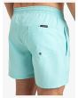 Hombre con Boardshort Quiksilver Everyday Solid Volley 15'' Aqua Sky bolsillo trasero
