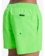 Hombre con Bañador Quiksilver Everyday Solid Volley 15'' Verde Lima bolsillo trasero