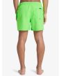Hombre con Bañador Quiksilver Everyday Solid Volley 15'' Verde Lima posterior