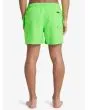 Hombre con Bañador Quiksilver Everyday Solid Volley 15'' Verde Lima posterior