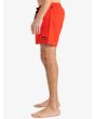 Hombre con Bañador Quiksilver Everyday Solid Volley 15'' rojo lateral